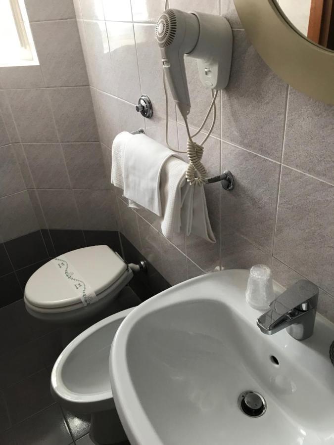 Hotel Amico Fritz Livorno Esterno foto